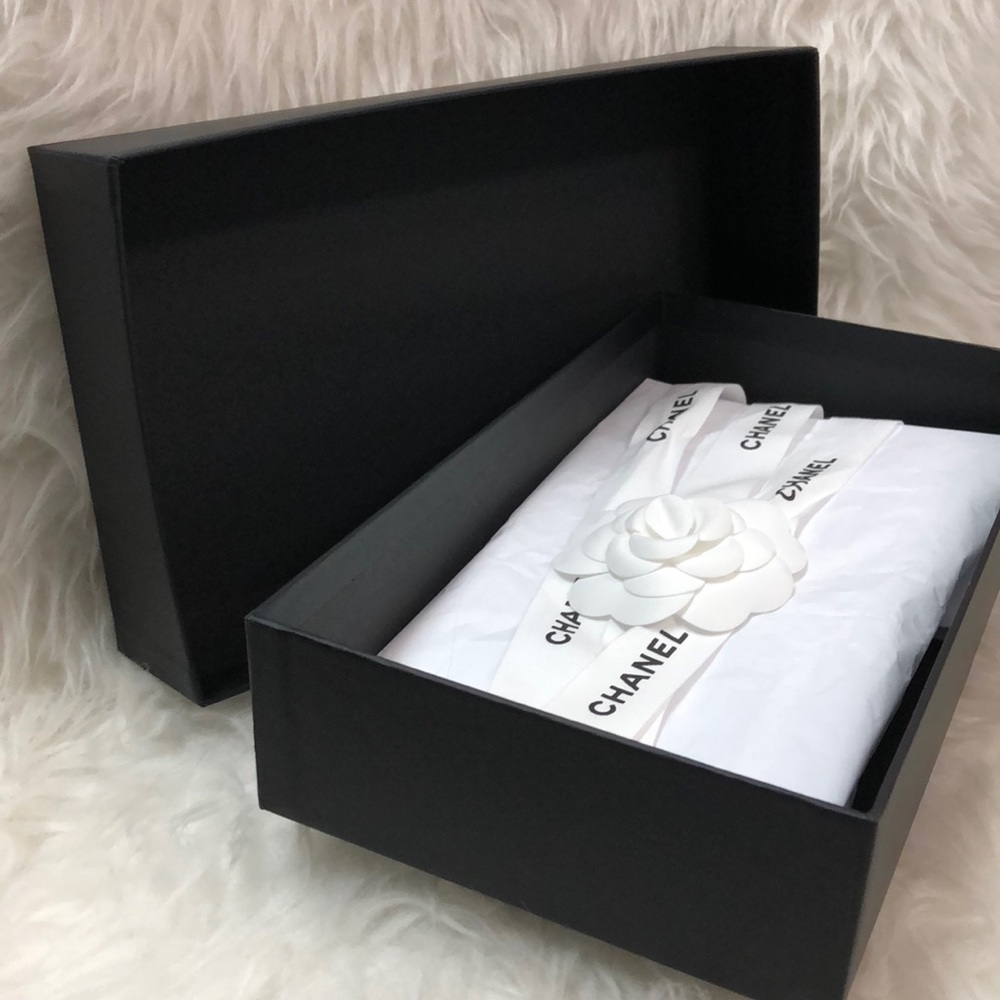 🆕 CHANEL Designer Box & Ribbon - Picture 8 of 9